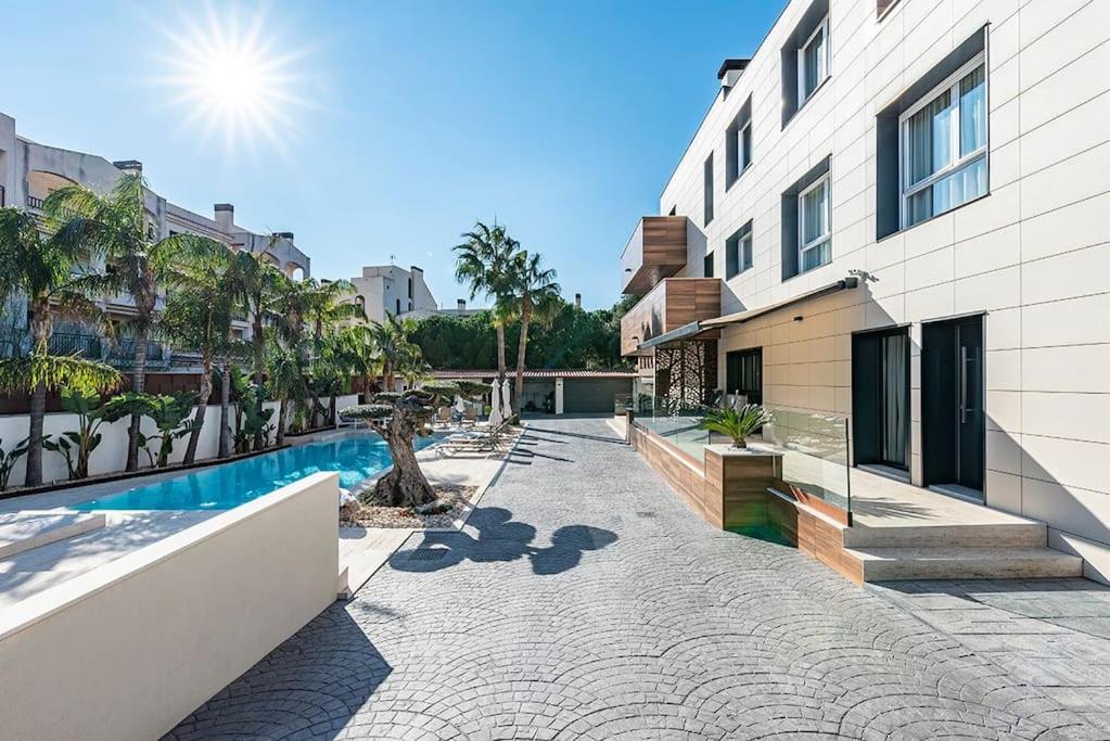 5 Stelle Piscina, Jacuzzi, Wifi - 2 Min Dal Mare Apartment Miami Playa Exterior photo