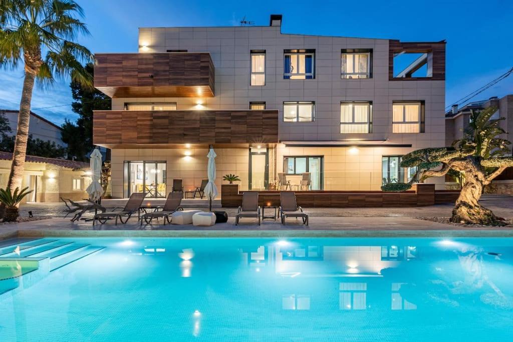5 Stelle Piscina, Jacuzzi, Wifi - 2 Min Dal Mare Apartment Miami Playa Exterior photo